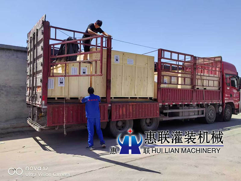回收啤酒瓶刷瓶機(jī)發(fā)往青島